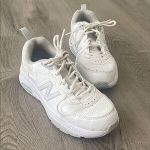 White New Balance Women's 857 V3 Cross Trainer Shoes (7.5 Wide)